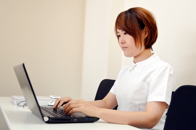☆入社祝い金有☆設備の整った環境で看護管理事務業務 PC入力経験者大歓迎！☆食堂・カフェ・コンビニ完備☆